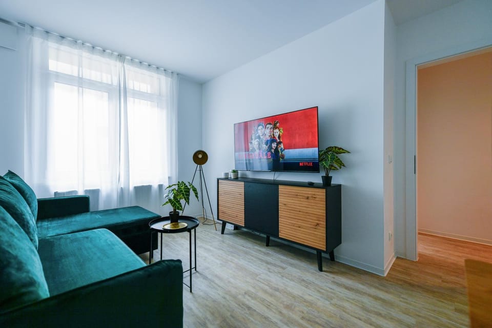 Communal lounge/ TV room, TV and multimedia, Living room
