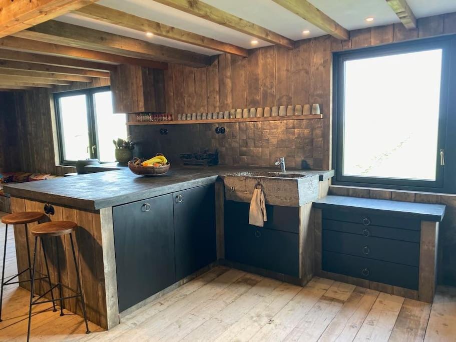 Communal kitchen, dishwasher, pet friendly, stove