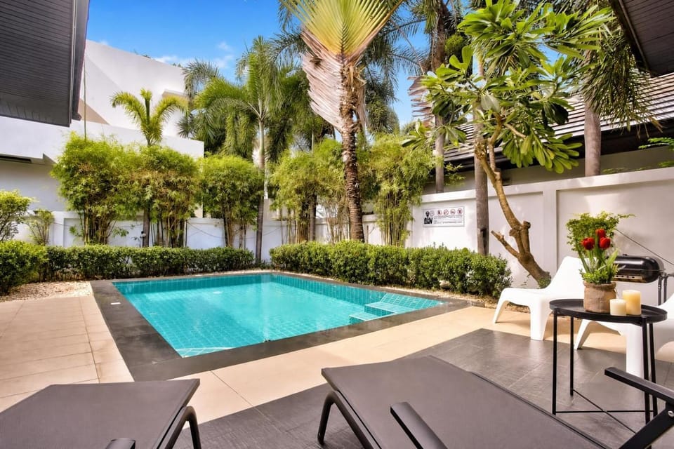 Property building, Pool view, Pool view, Swimming pool, Swimming pool, Swimming pool