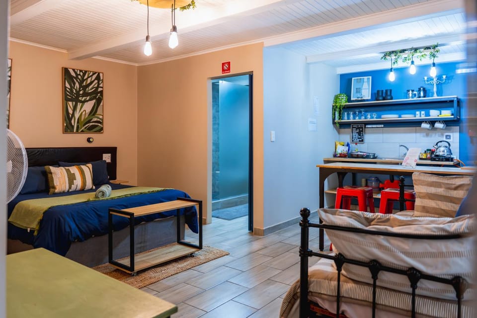 Bed, Kitchen or kitchenette, Living room, Photo of the whole room, Seating area, Dining area, Bedroom, Family