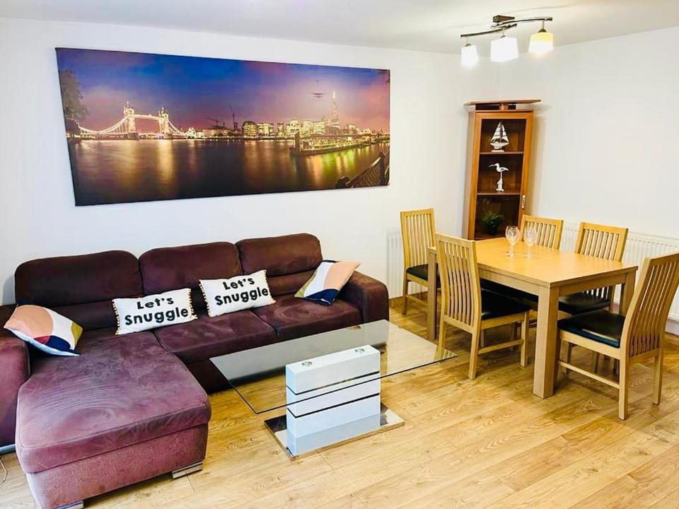 Family Relax in the Seaside Town with Parking House in Hastings