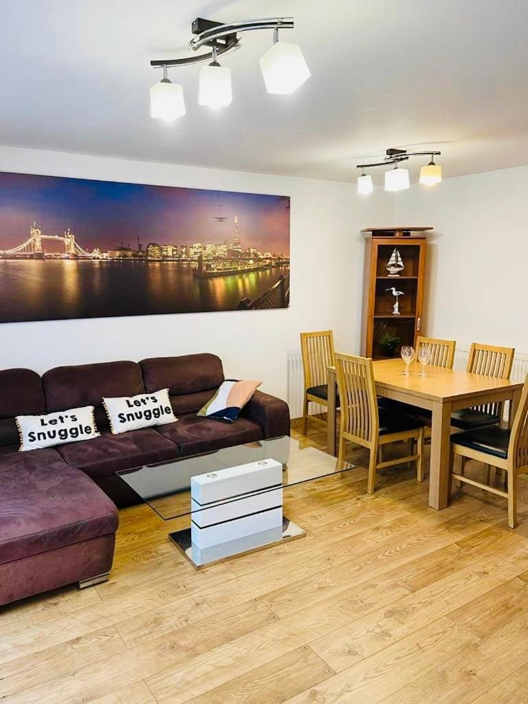Family Relax in the Seaside Town with Parking House in Hastings