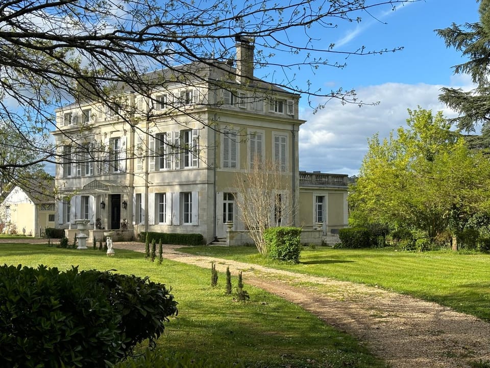 La maison au cèdre Bed and Breakfast in Nouvelle-Aquitaine