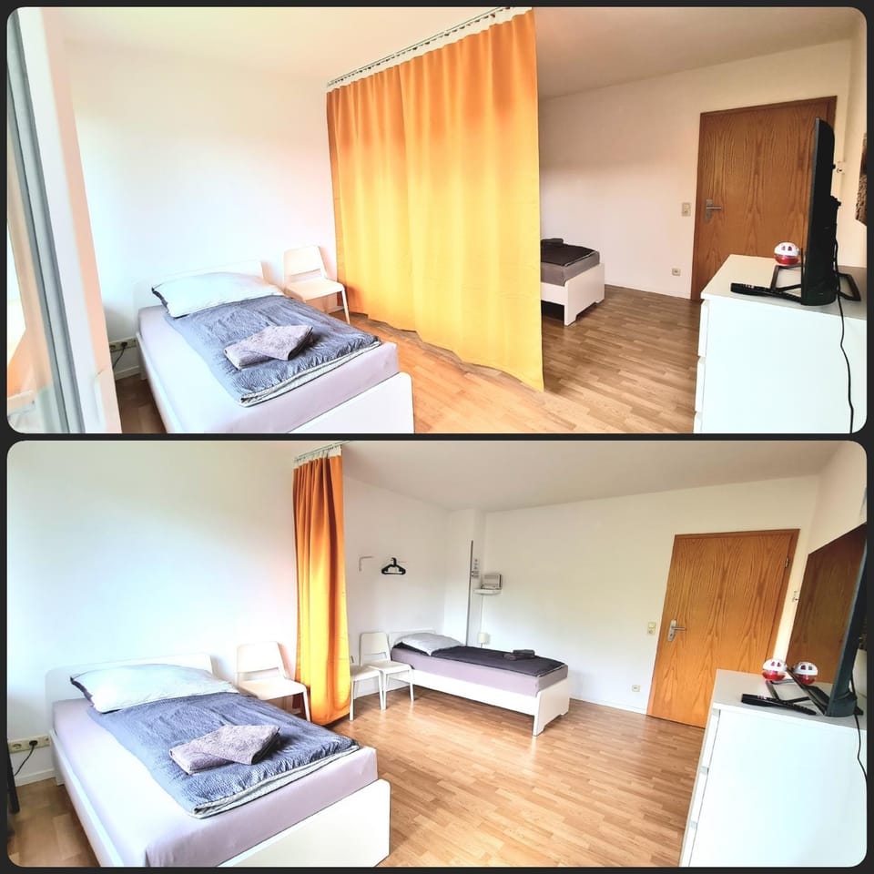 Bed, TV and multimedia, Bedroom, towels