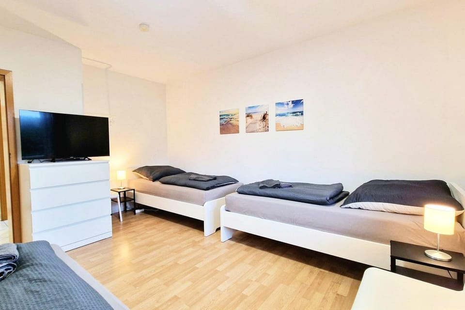 Bed, TV and multimedia, Photo of the whole room, Evening entertainment, Bedroom