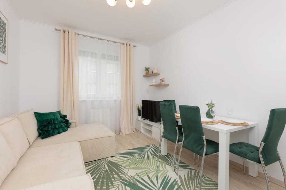 Bed, Living room, Seating area, Dining area, Bedroom