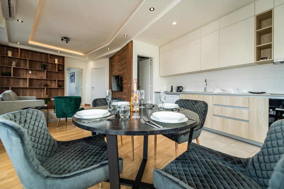 Kitchen or kitchenette, Living room, Seating area, Dining area, minibar, pet friendly, stove