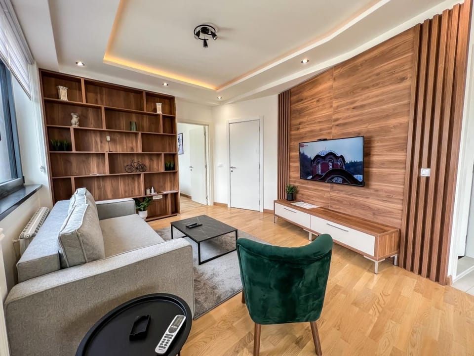 Communal lounge/ TV room, TV and multimedia, Living room, Seating area, Evening entertainment