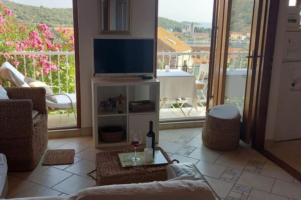 TV and multimedia, View (from property/room), Living room, Seating area
