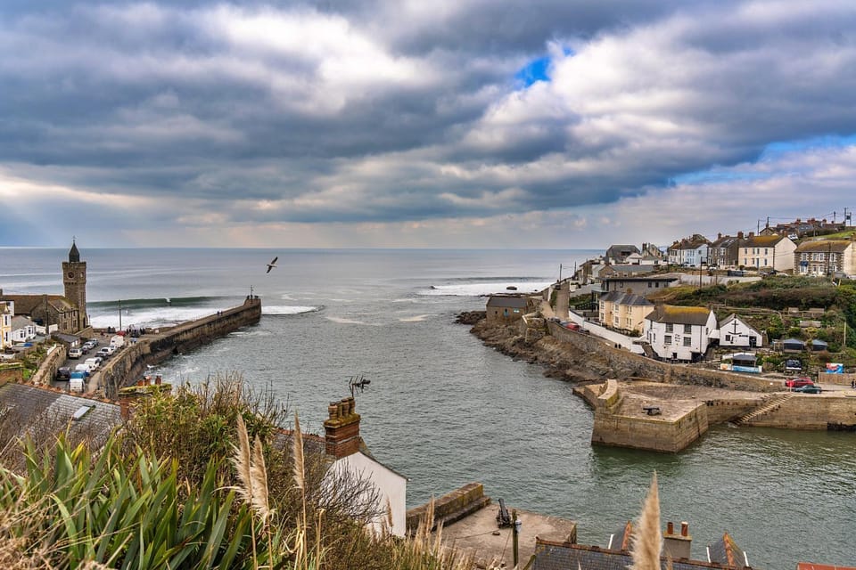 Nearby landmark, Day, Natural landscape, View (from property/room), Beach, City view, Lake view, River view, Sea view