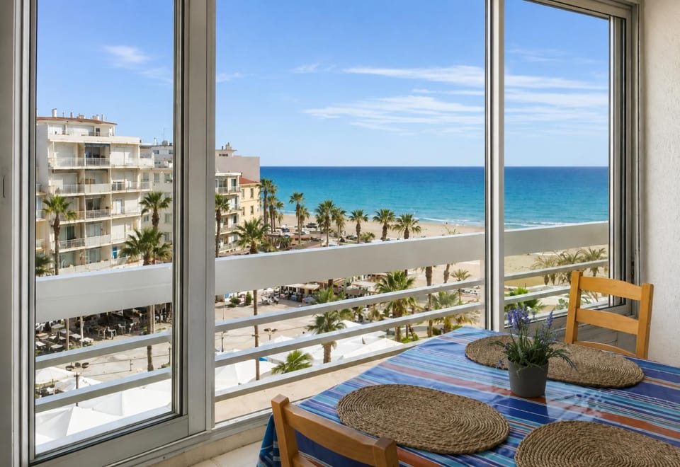 View (from property/room), Dining area, Sea view