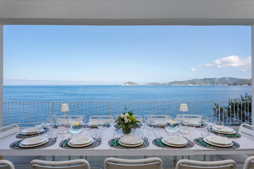 Natural landscape, View (from property/room), Balcony/Terrace, Balcony/Terrace, Dining area, Sea view