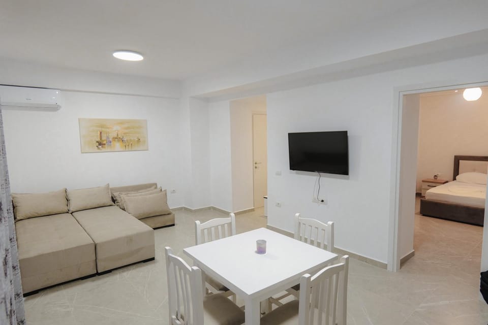 Bed, TV and multimedia, Living room, Photo of the whole room, Seating area, air conditioner