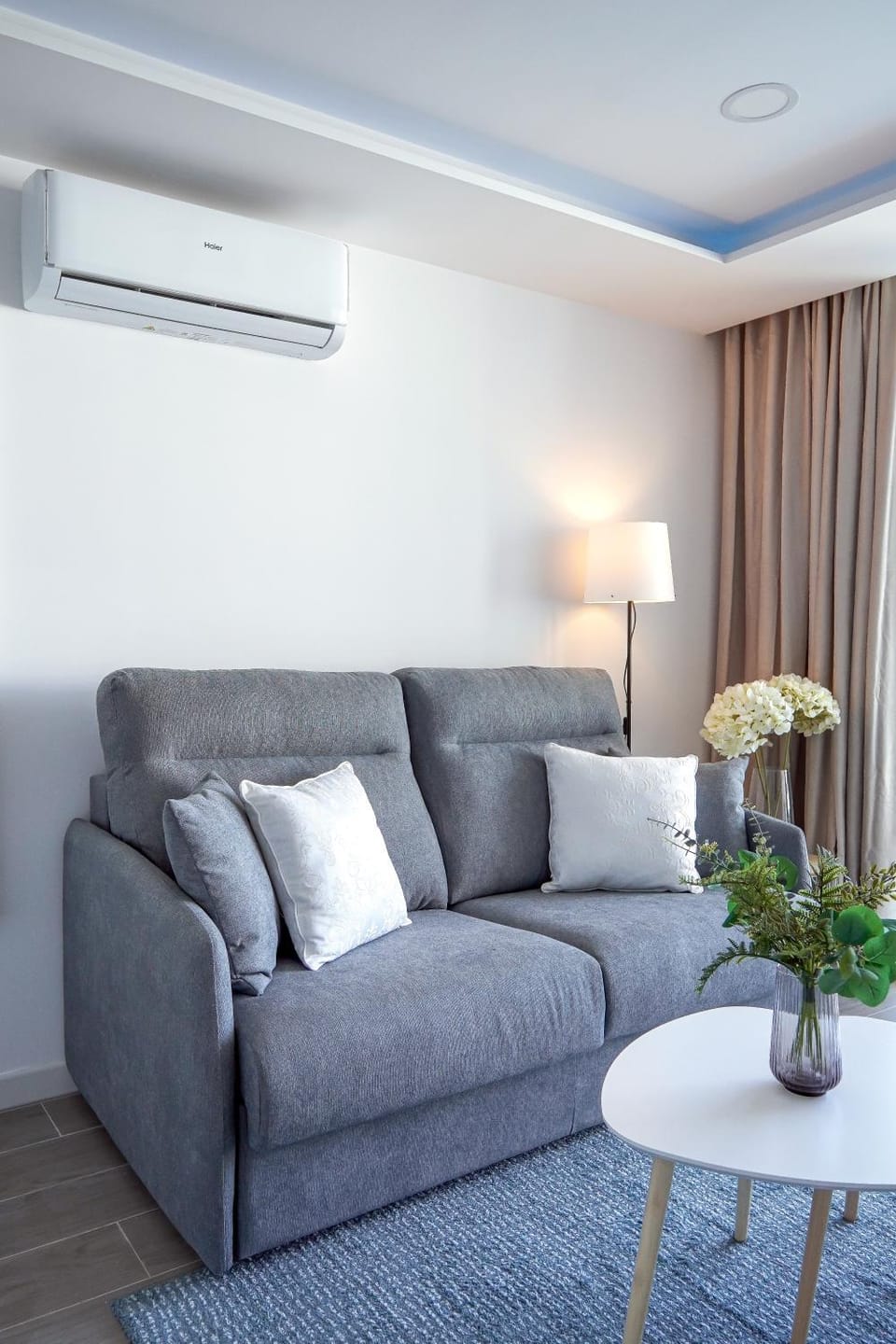 Living room, Seating area, air conditioner