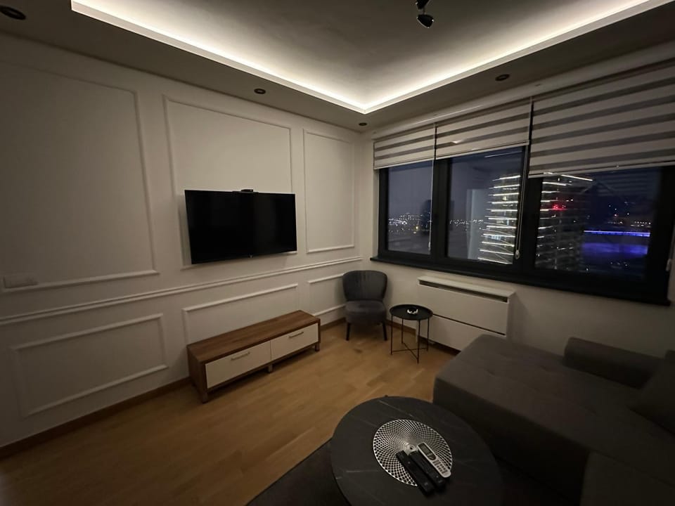 Communal lounge/ TV room, TV and multimedia, Living room, Seating area, Evening entertainment
