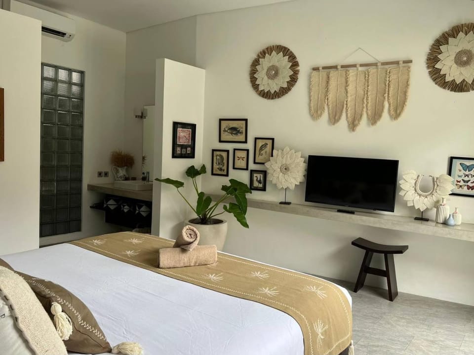 TV and multimedia, Photo of the whole room, Bedroom