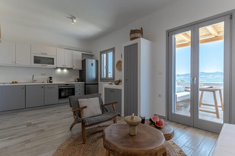 Kitchen or kitchenette, Seating area