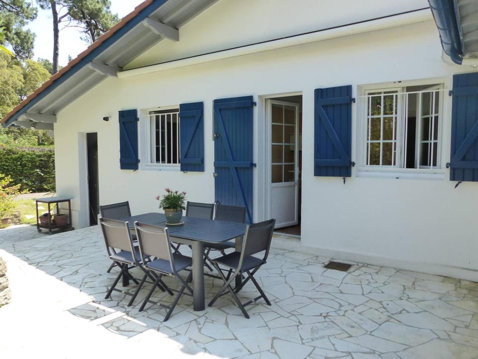 Villa LA TEIGNOUSE entre lac et océan terrasse et jardinet pour 6 personnes Villa in Hossegor
