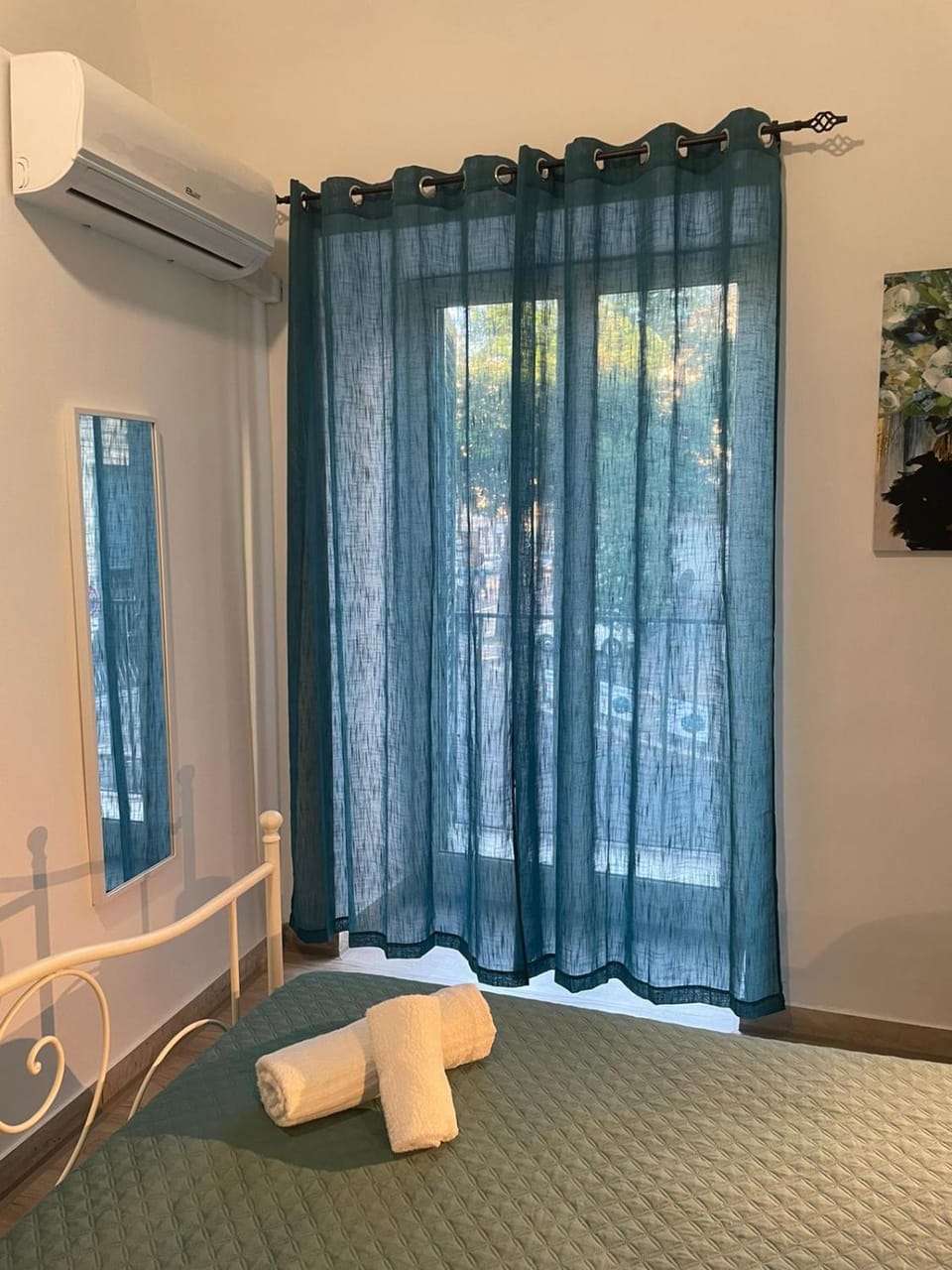 Bed, Bathroom, Photo of the whole room, Bedroom, towels, air conditioner