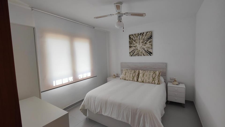 Bed, Photo of the whole room, Bedroom, fireplace