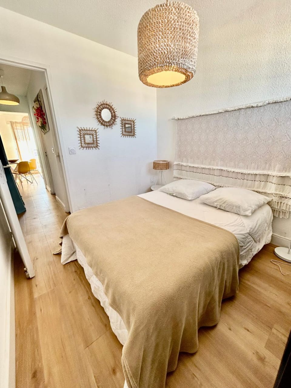 Bed, Photo of the whole room