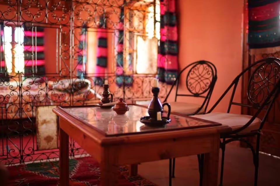 Seating area, Bedroom, Family