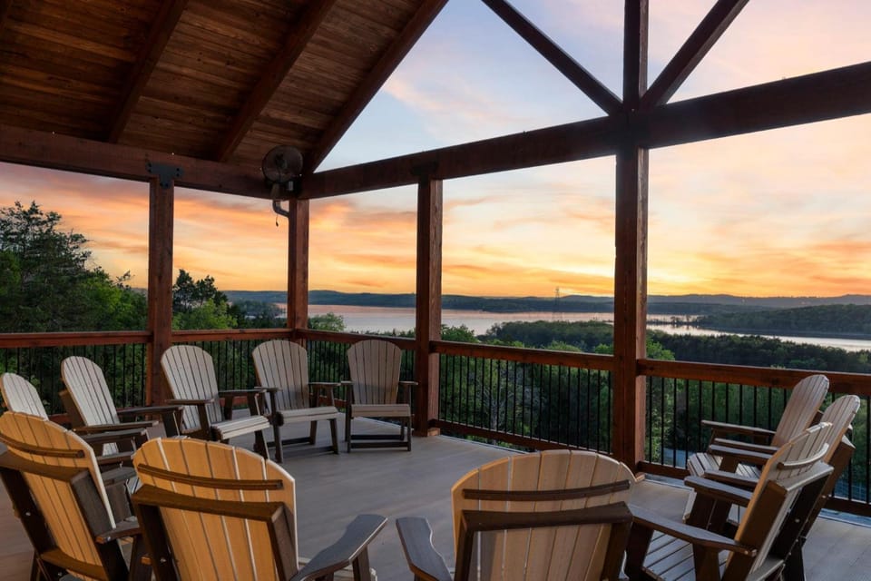 Chateau on the Cove House in Branson