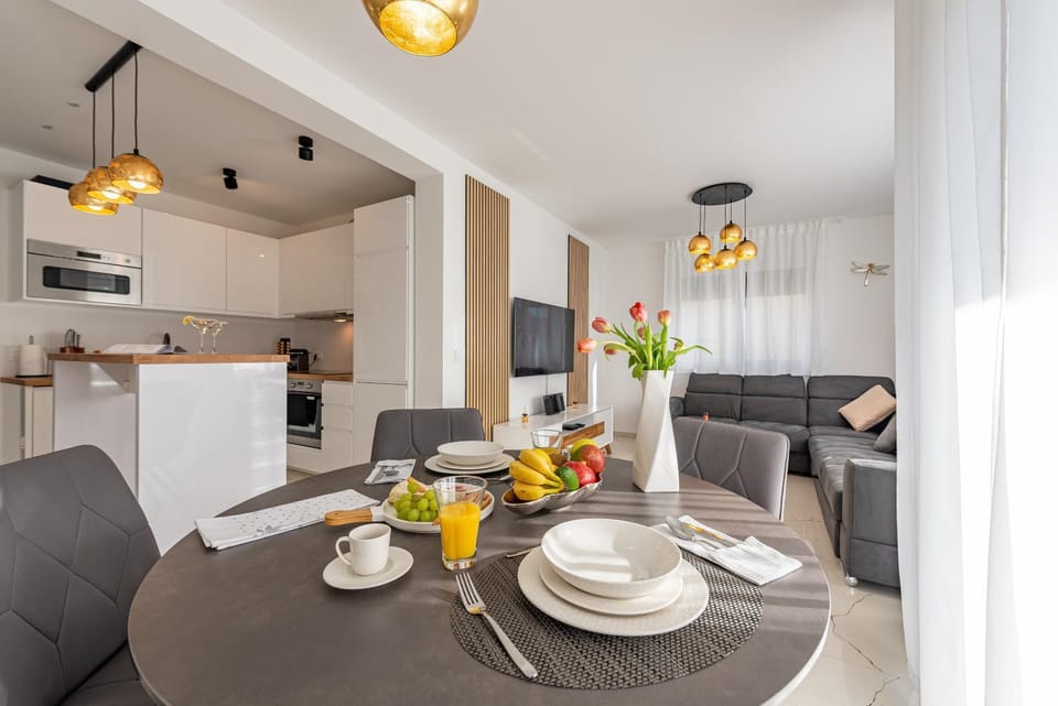 Kitchen or kitchenette, Living room, Dining area