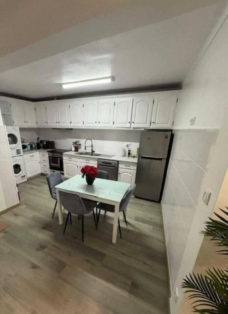 Dining area, dishwasher, oven, stove