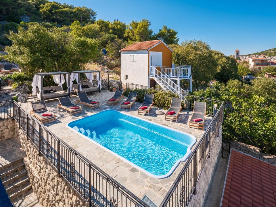 Day, Pool view, Swimming pool, sunbed