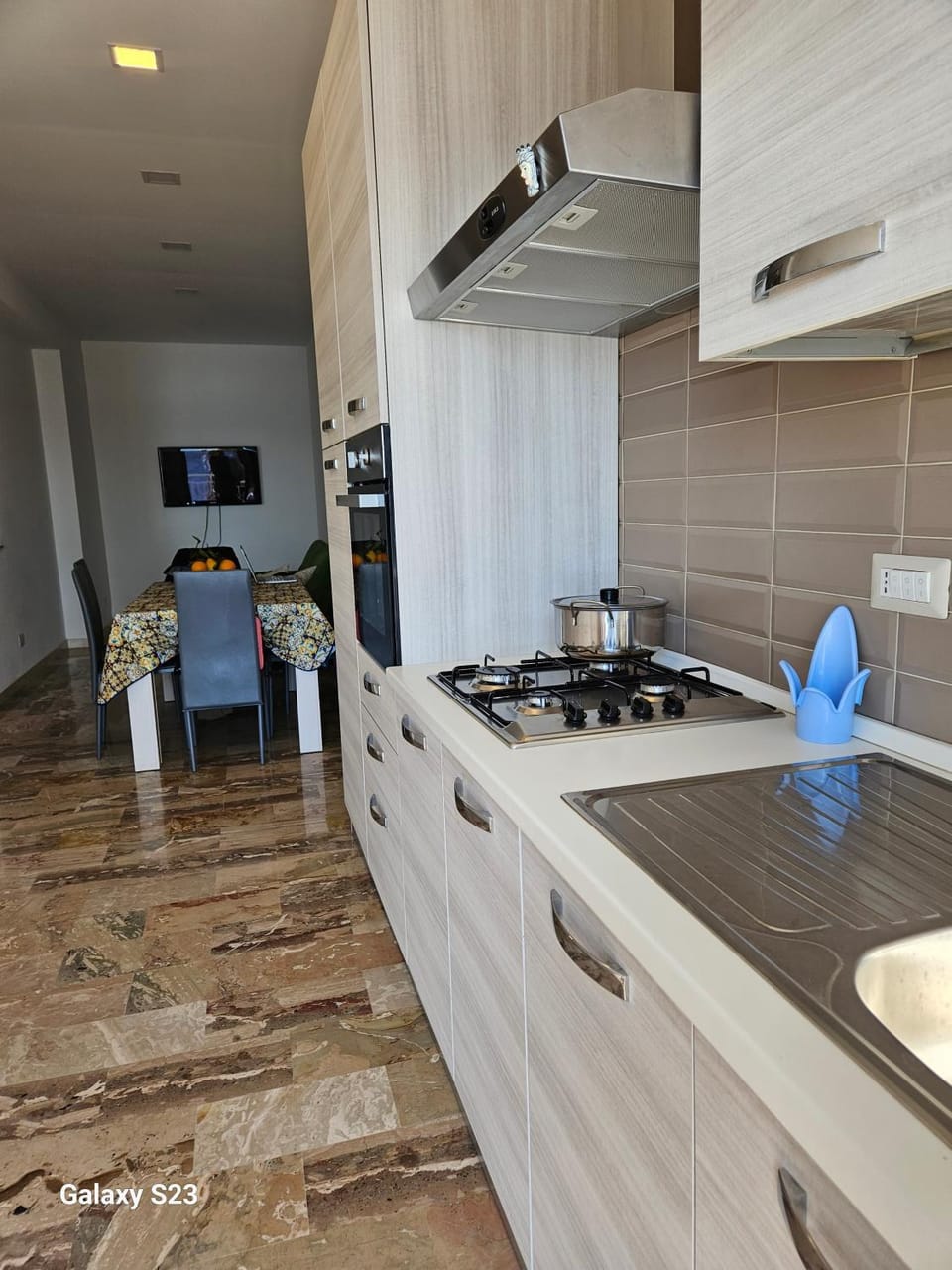 Dining area, kitchen