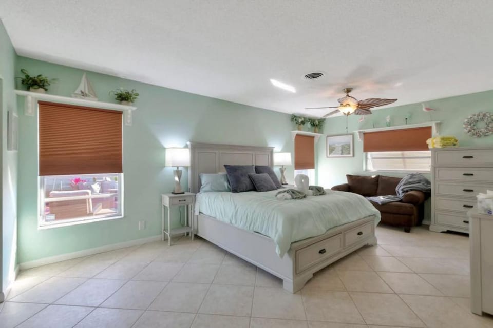 Bed, Bedroom, fireplace