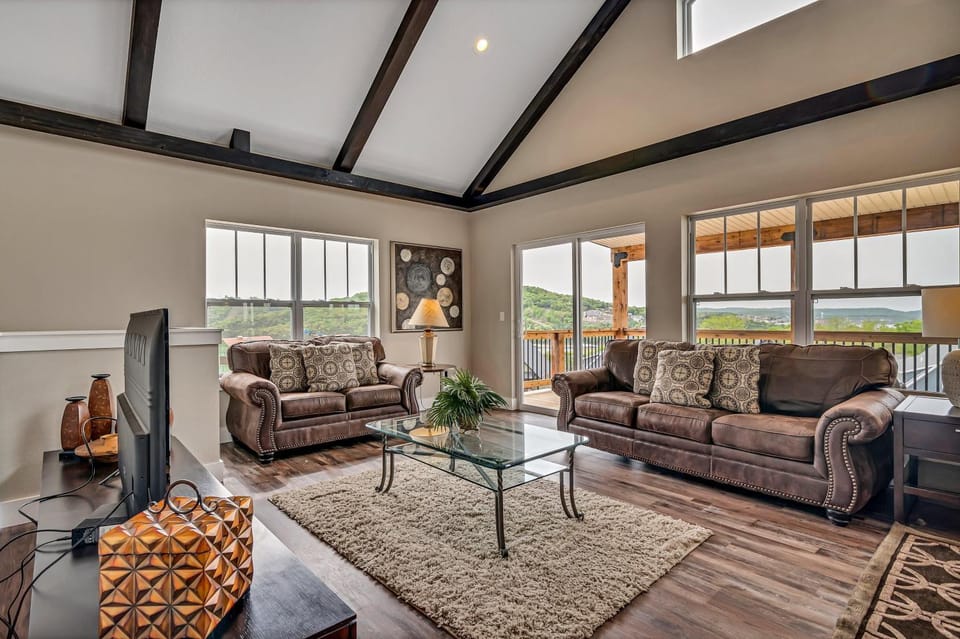 All Decked Out at Branson Cove House in Ridgedale