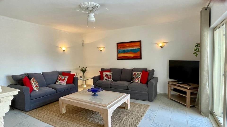 Communal lounge/ TV room, TV and multimedia, Living room, Seating area