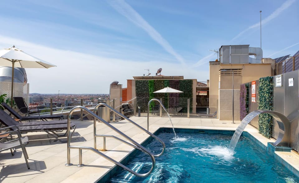 Patio, Day, View (from property/room), Balcony/Terrace, Swimming pool, Open Air Bath, sunbed