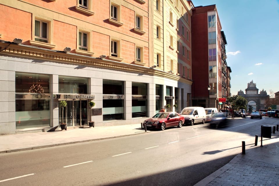 Property building, Facade/entrance, Neighbourhood, Street view