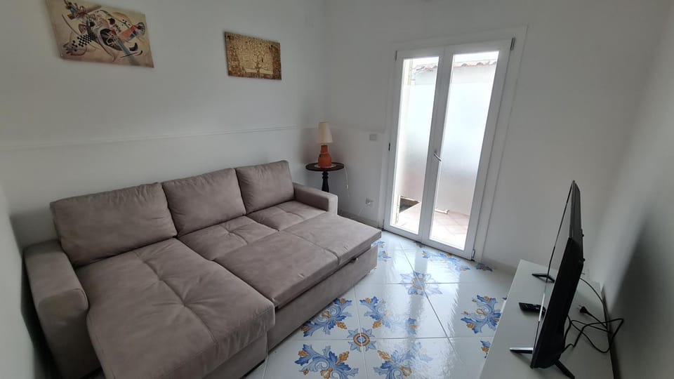 TV and multimedia, Living room, Seating area, internet