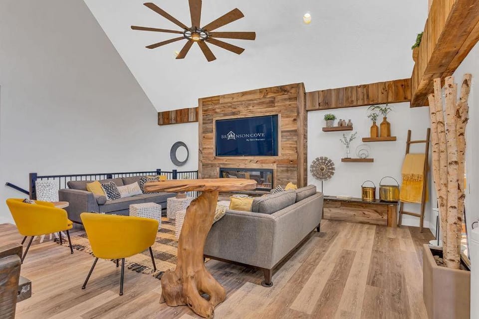 Walking on Sunshine House in Ridgedale