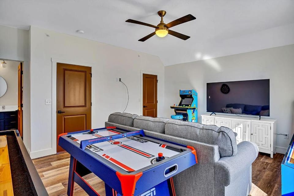 A Walk in the Clouds House in Ridgedale