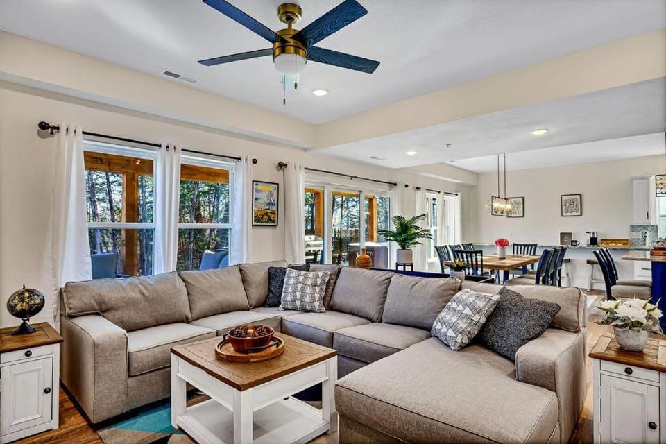 A Walk in the Clouds House in Ridgedale