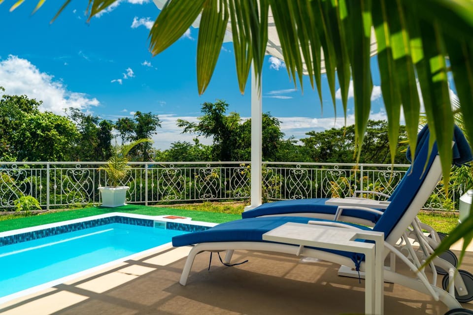 2 Bed Villa - Sleeps 4 - Pets - Pool - Garden Villa in Africa