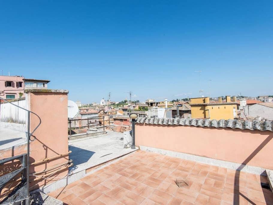 Panoramic Terrace Trastevere Apartment in Rome