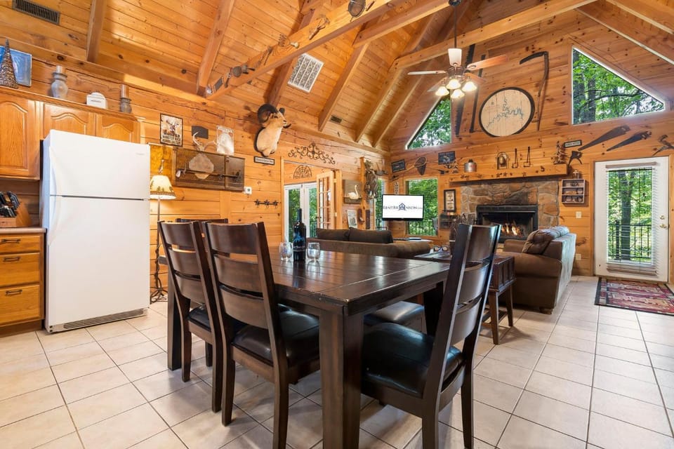 Dogwood Tree Cabin Cabin in Ridgedale