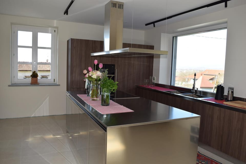 kitchen, Internal: Not applicable to any particular room