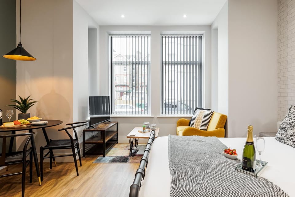 Sea Breeze - Coast Apartment in Bournemouth