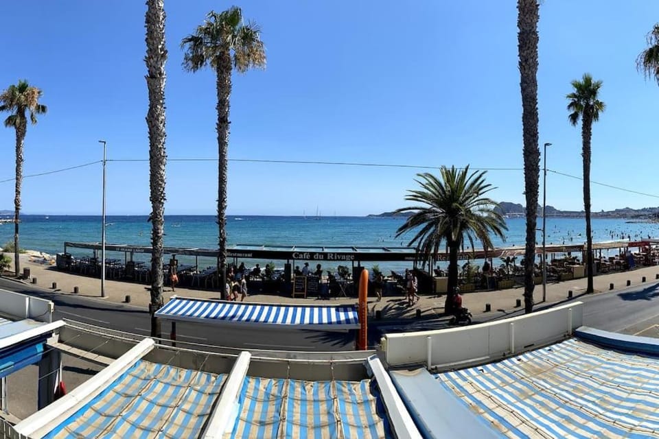 T3 , parking , grand large, face plage, wifi St Jean Apartment in La Ciotat