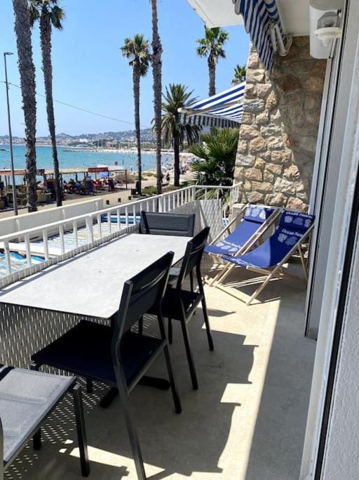 T3 , parking , grand large, face plage, wifi St Jean Apartment in La Ciotat