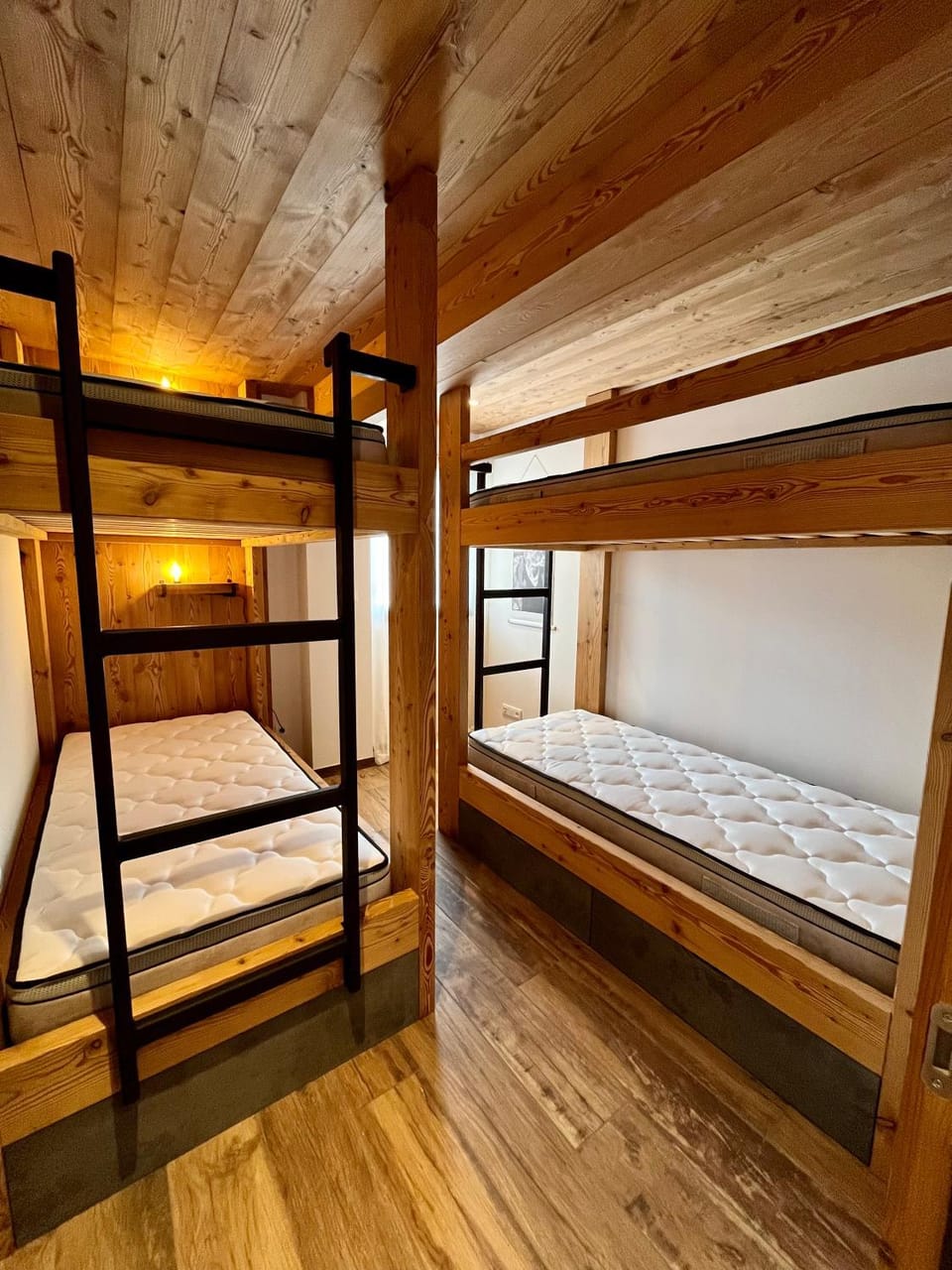 Bedroom, bunk bed