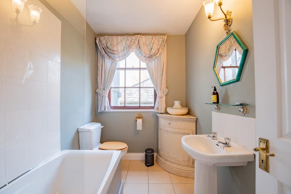 Toilet, Bathroom, Bath
