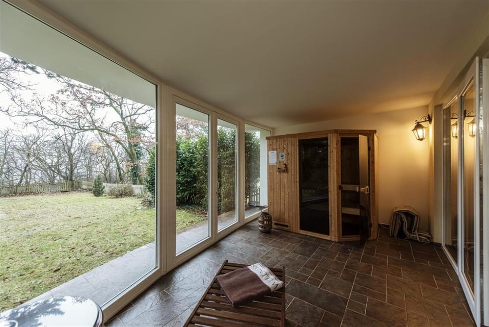 Garden, Sauna